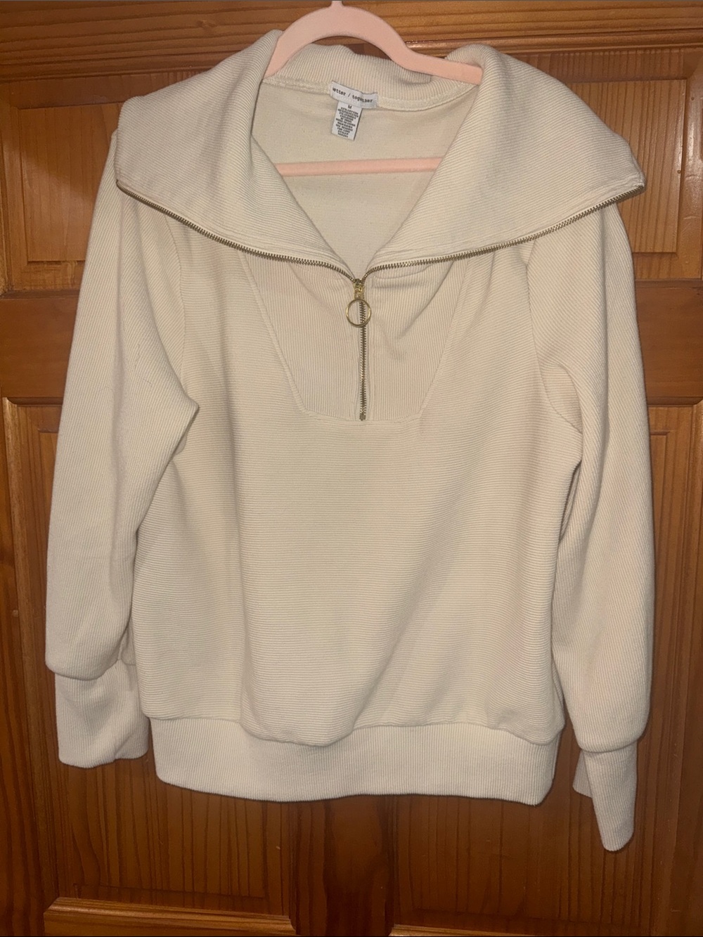 Womenโs Cream Quarter-Zip Pullover with Ring Zipper